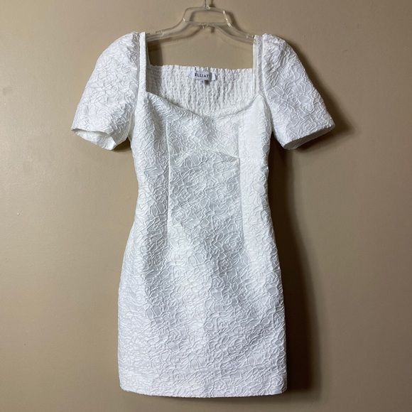 ELLIATT Feminise Textured Puff Sleeve Minidress - Picture 4 of 11